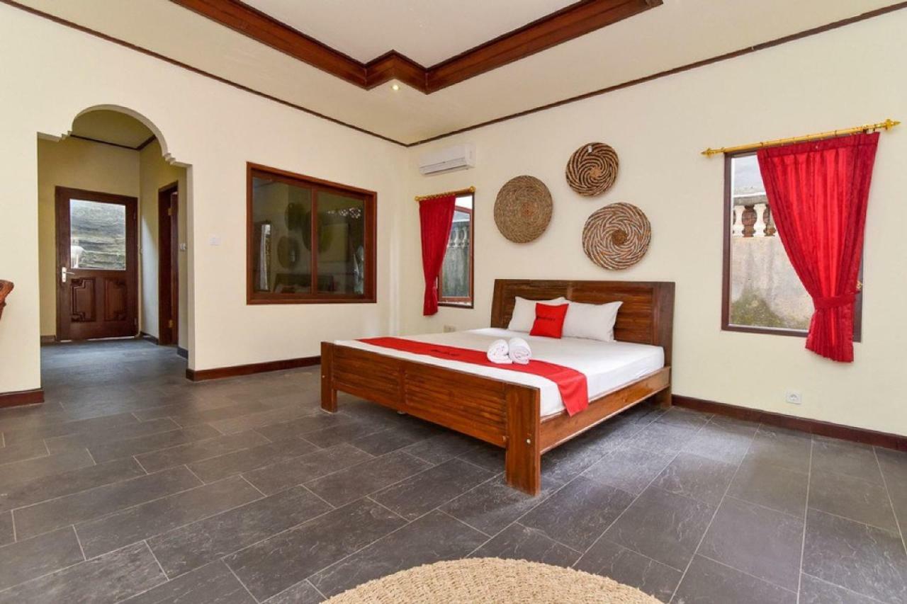 เรดดอร์ซ พลัส เนียร์ ซมินญะก์สแควร์ Hotel เดนปาซาร์ ภายนอก รูปภาพ